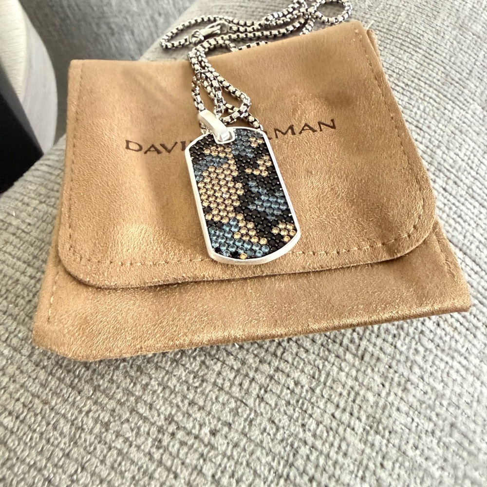 David Yurman authentic w/ sapphires New
Dog chain and tag 22” inch 44mm dog tag